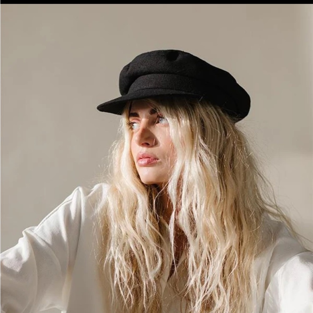 Gigi Pip Linen Newsboy Cap